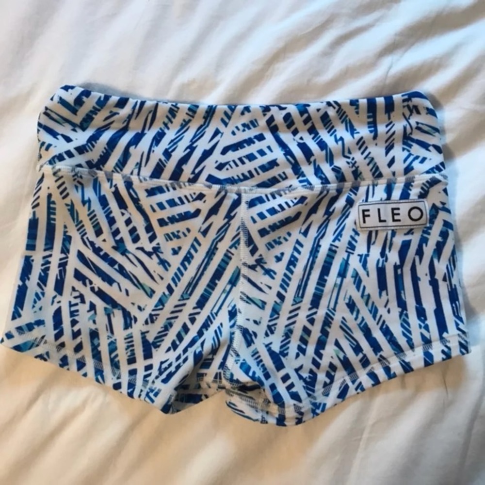 FLEO SHORTS Blue Geo Stripe Size Small